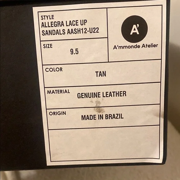 Clean new Sandals - Picture 2 of 8